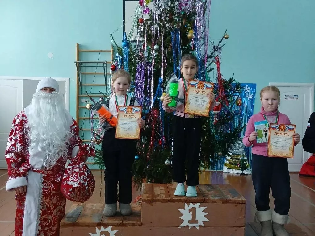 В Кулегаше проведены ежегодные соревнования на приз Деда Мороза среди учащихся 1-4 классов