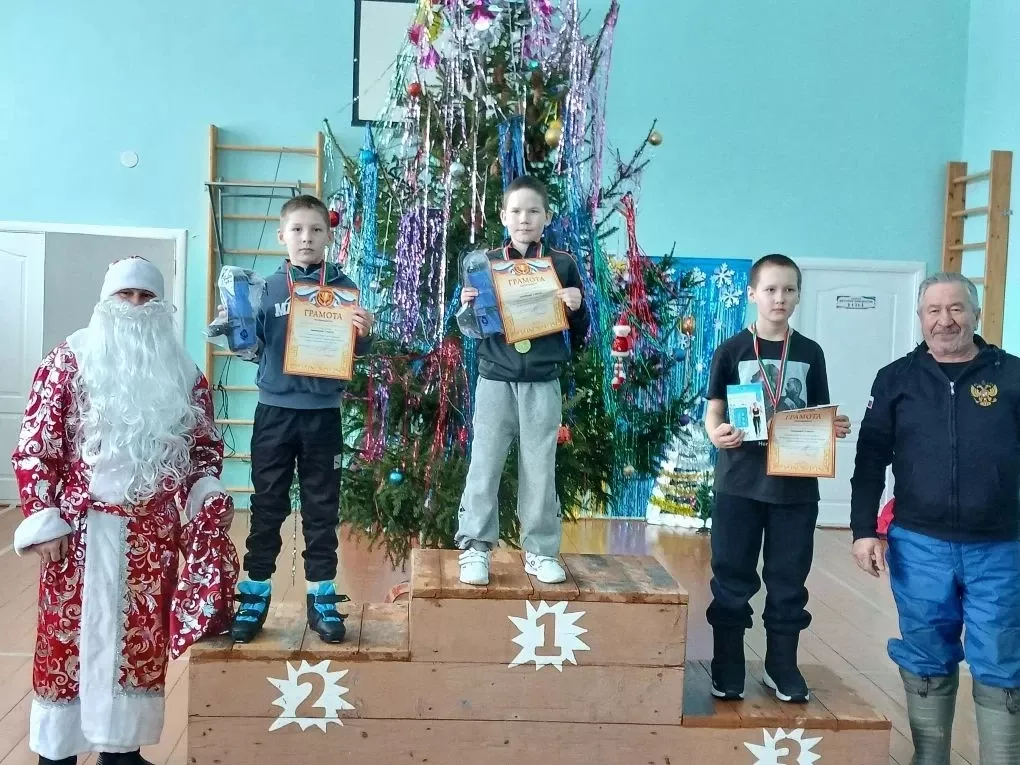 В Кулегаше проведены ежегодные соревнования на приз Деда Мороза среди учащихся 1-4 классов
