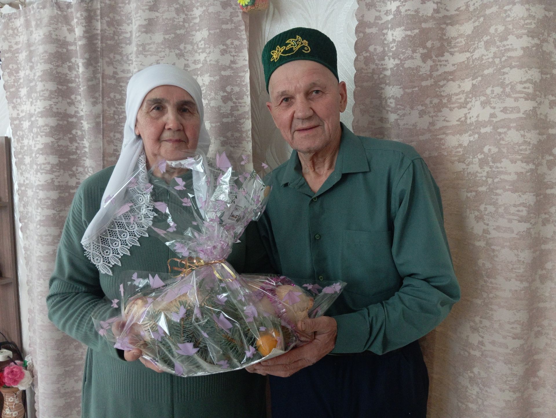 К новогоднему столу - гостинцы от «Агрызских вестей»