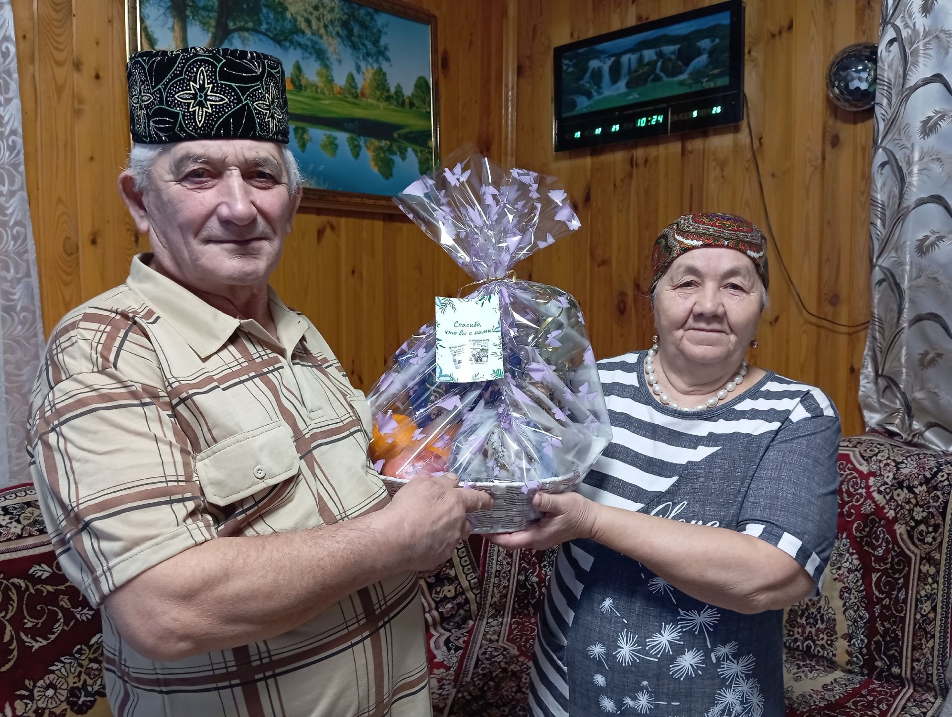 К новогоднему столу - гостинцы от «Агрызских вестей»