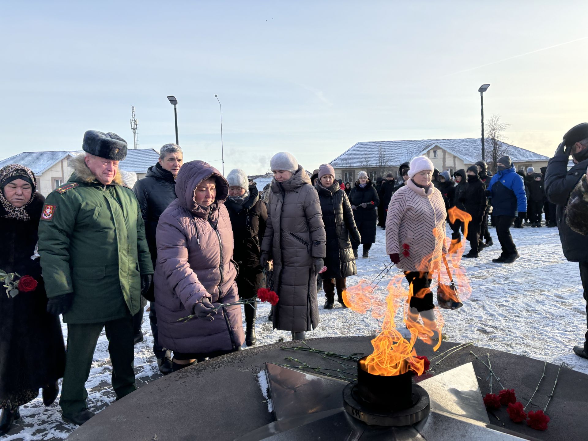 В Агрызе возложили цветы к Вечному огню в День Героев Отечества