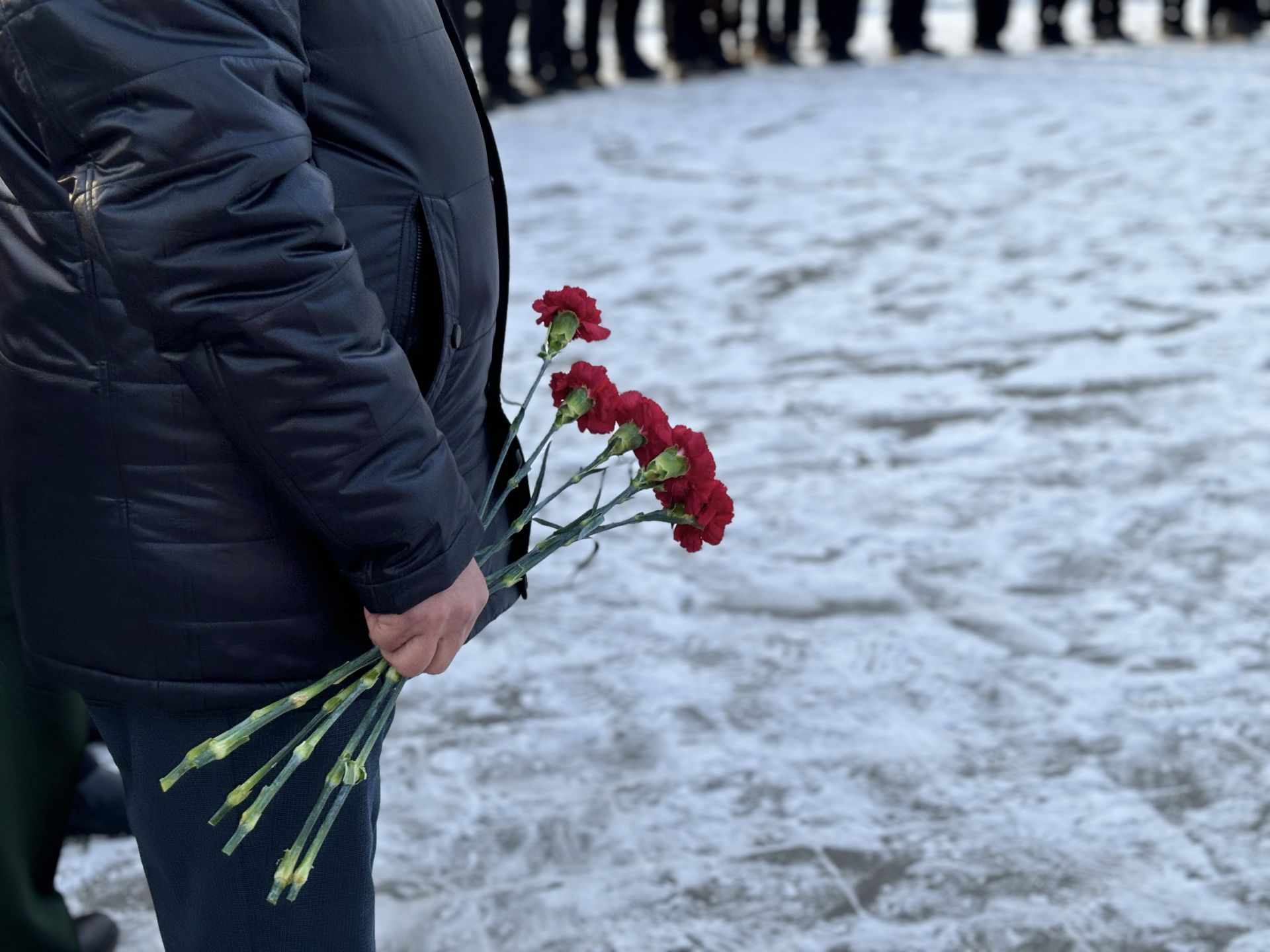В Агрызе возложили цветы к Вечному огню в День Героев Отечества