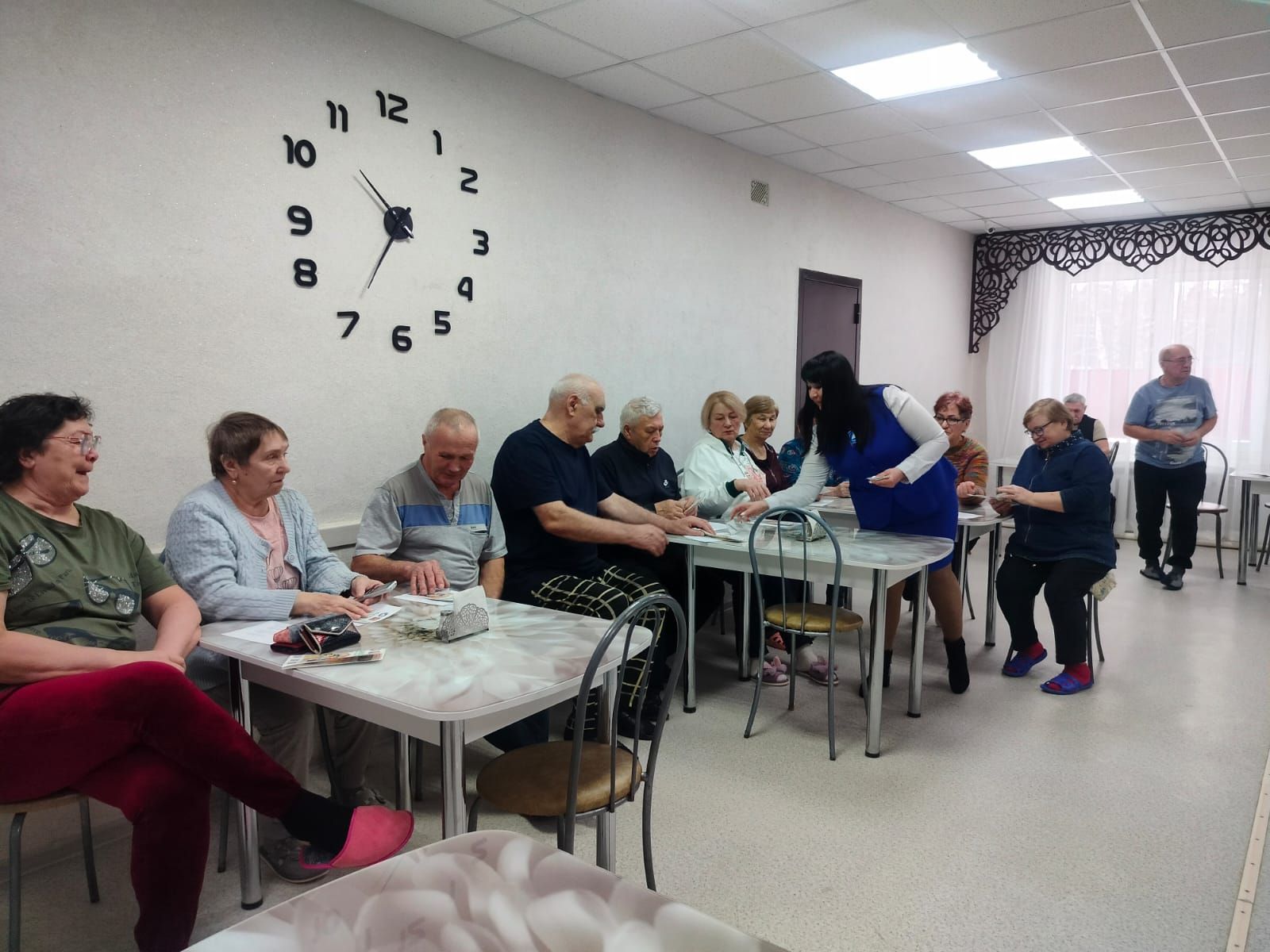 В социальном центре «Красноборская дубрава» говорили о правилах дорожного движения