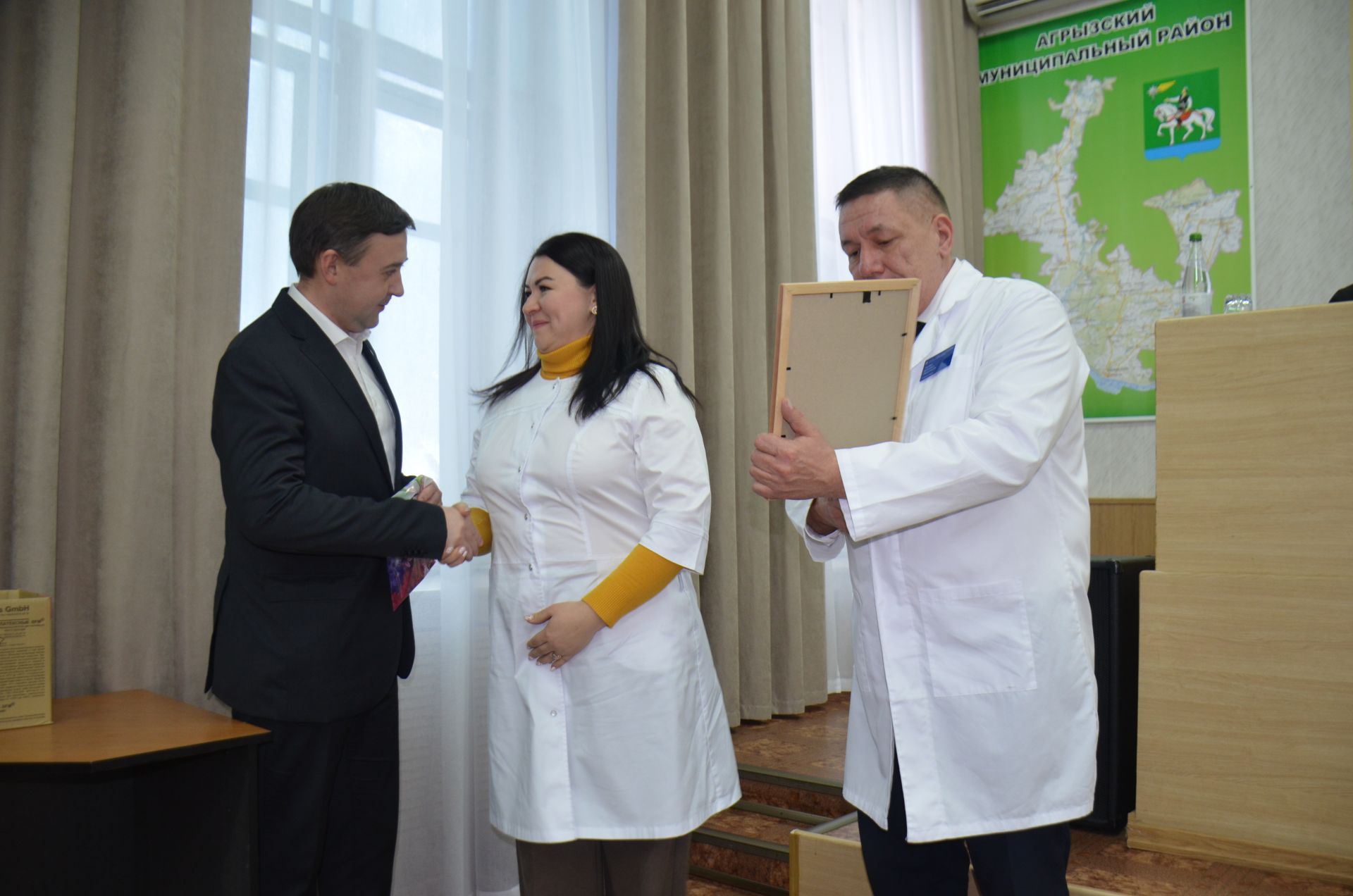 Медицинские работники Агрызского района отмечены за вклад в развитие здравоохранения