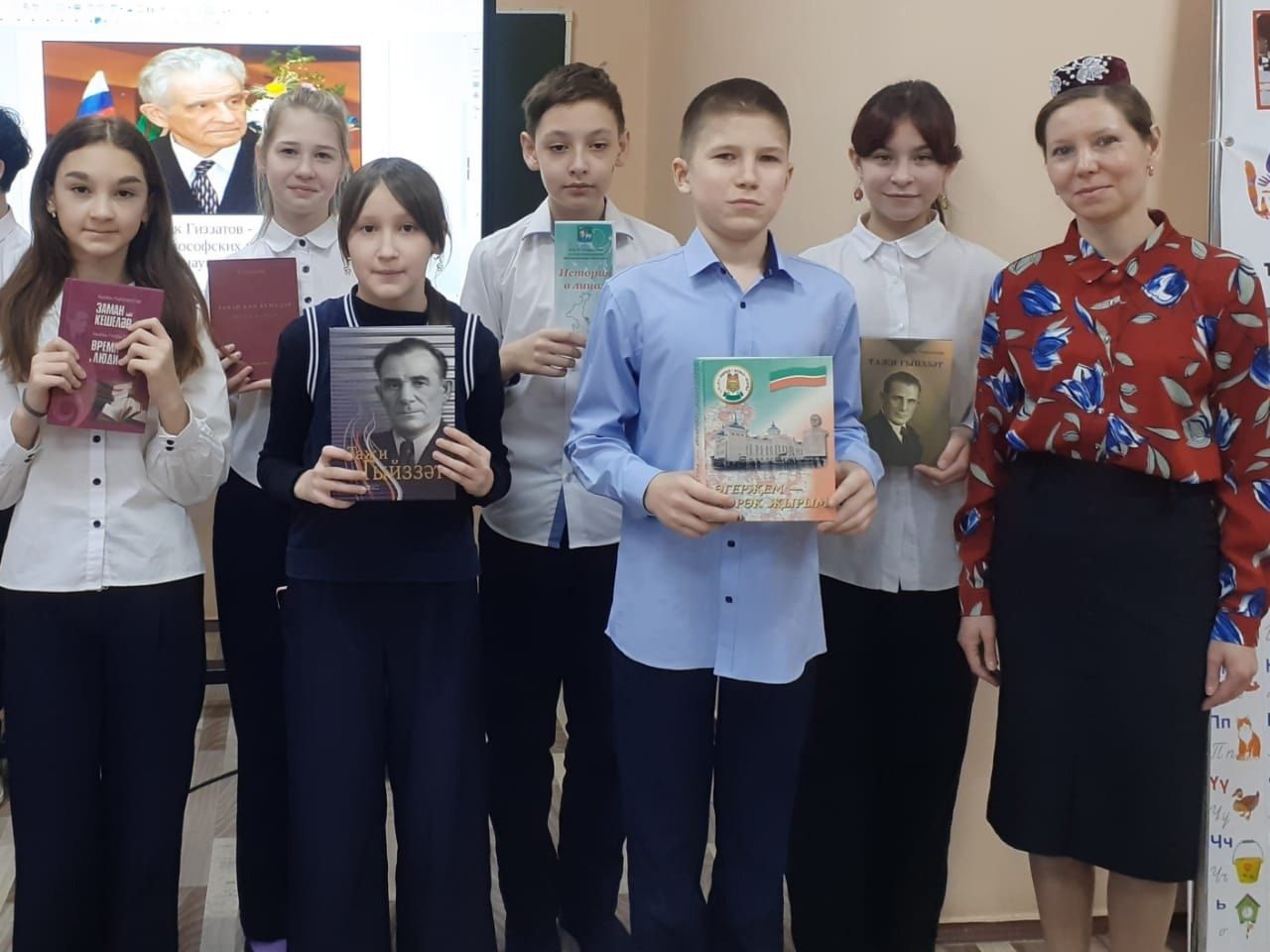 В школе №3 прошел урок, посвященный 100-летию со дня рождения Казбека Гиззатова