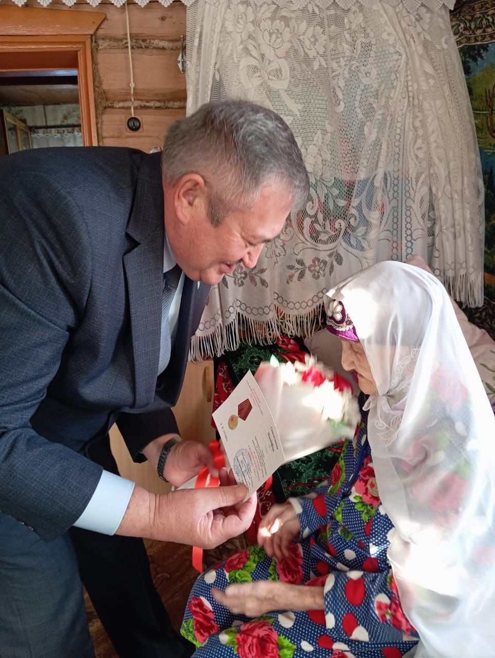 Көчек авыл җирлегендә яшәүче тыл ветераннарына Бөек Җиңүнең 80 еллыгына багышланган медальләр тапшырылды