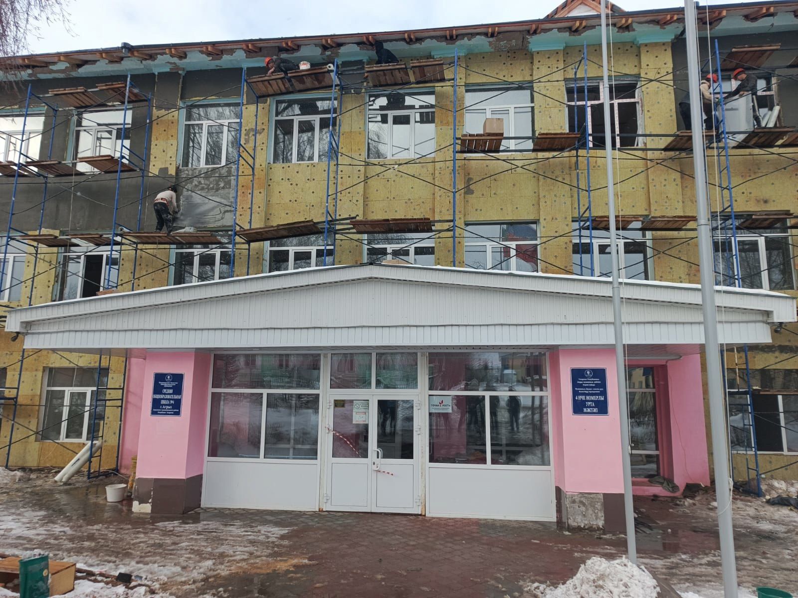 Глава Агрызского района Ленар Нургаянов провел еженедельный объезд объектов капитального ремонта и строительства
