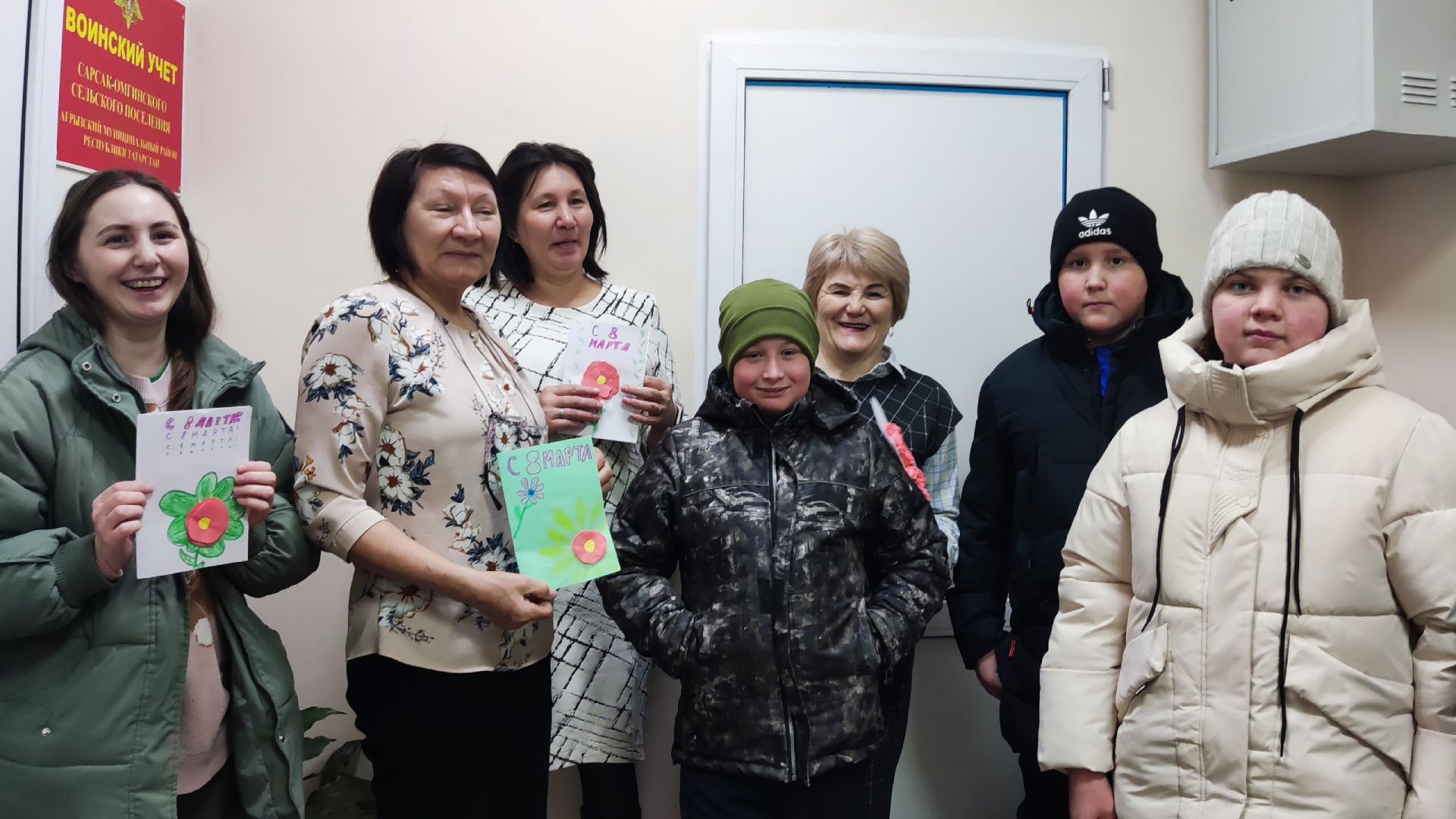 Школьники Сарсак-Омгинского лицея в рамках акции «Вам, любимые!» поздравили женщин с 8 Марта