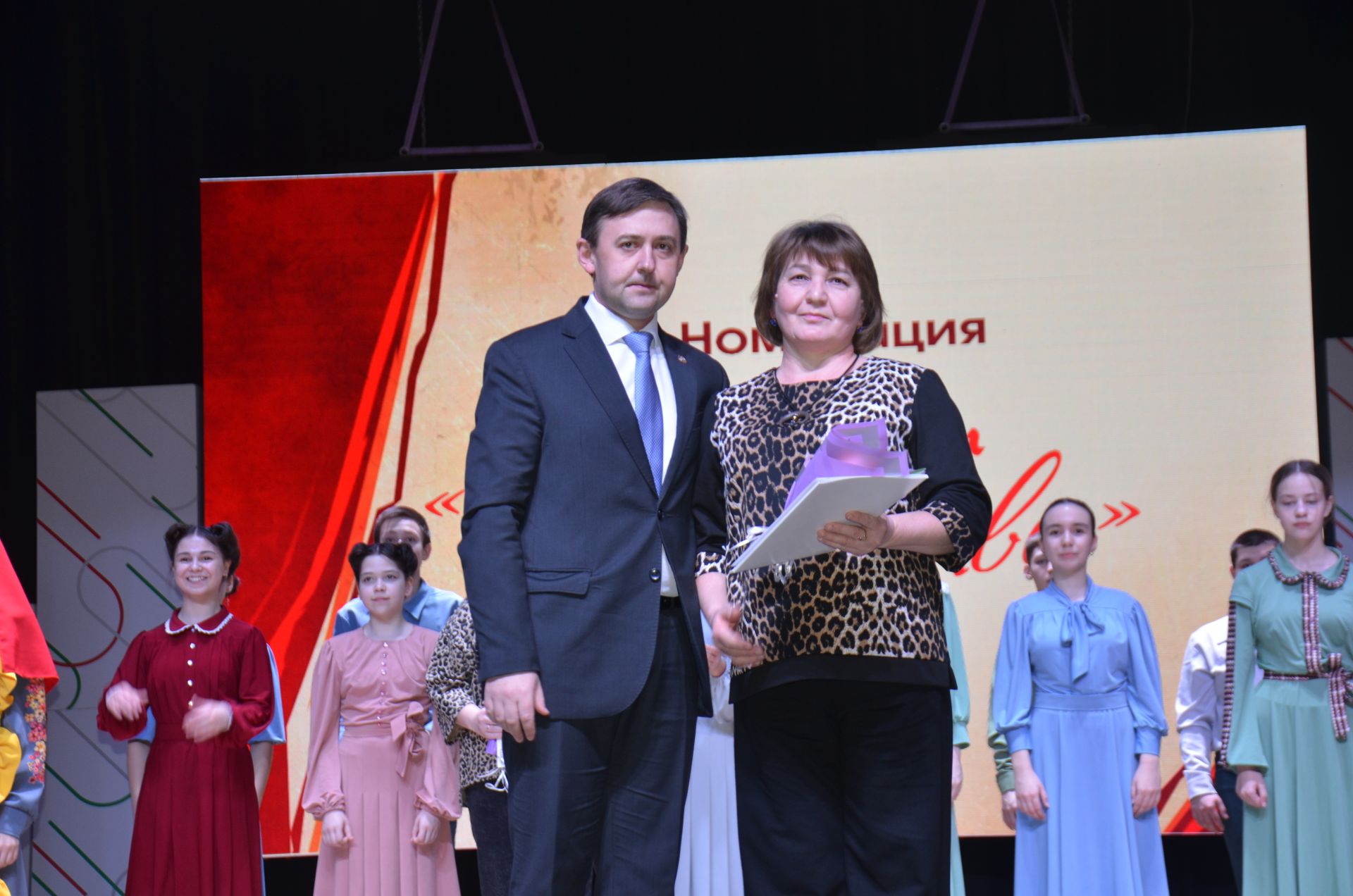 Матерей и жен бойцов СВО чествовали на сцене районного дома культуры