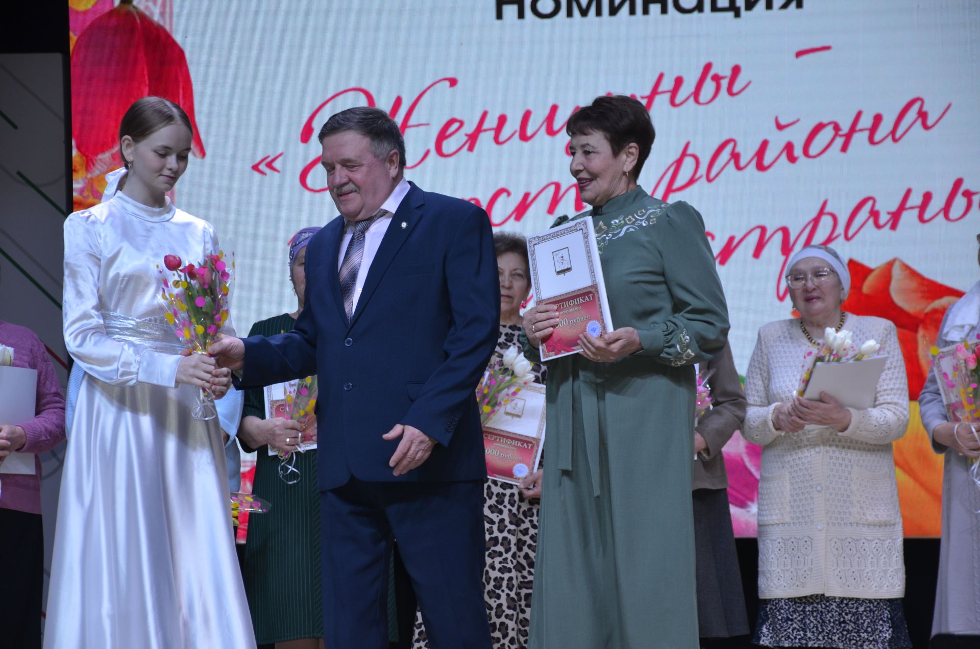 В Агрызе наградили женщин, внесших значительный многолетний вклад в развитие района