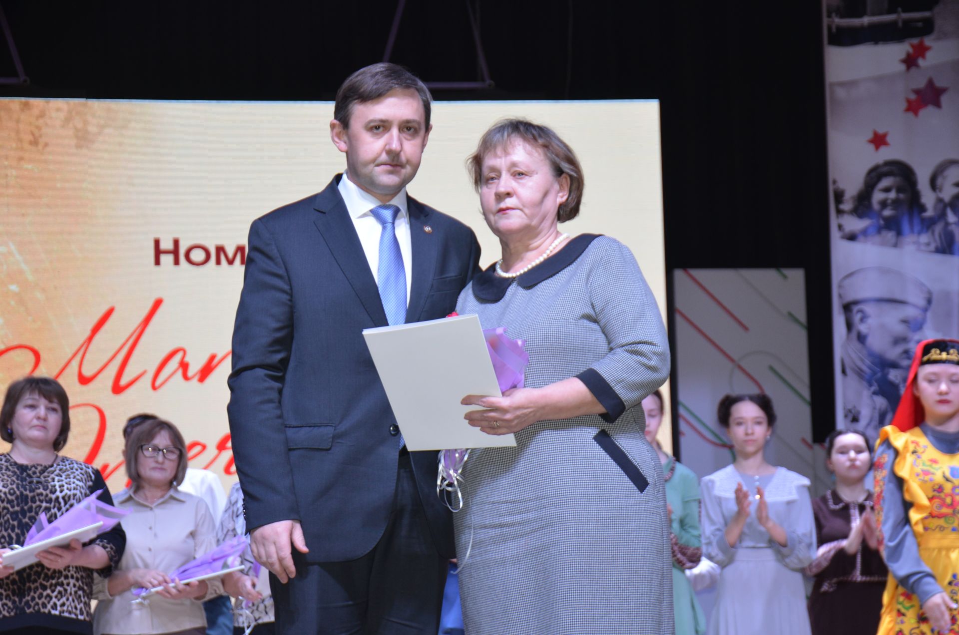 Матерей и жен бойцов СВО чествовали на сцене районного дома культуры