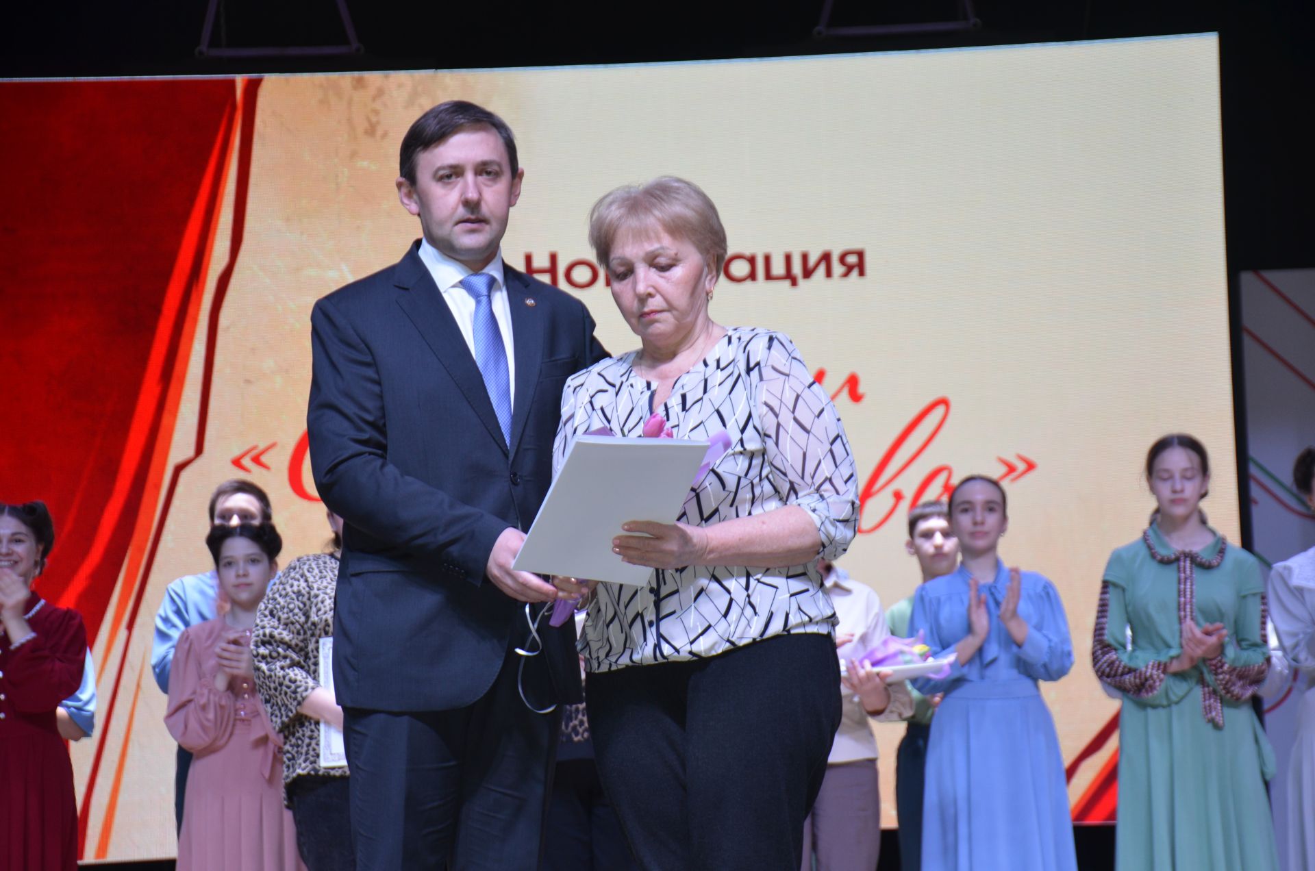 Матерей и жен бойцов СВО чествовали на сцене районного дома культуры