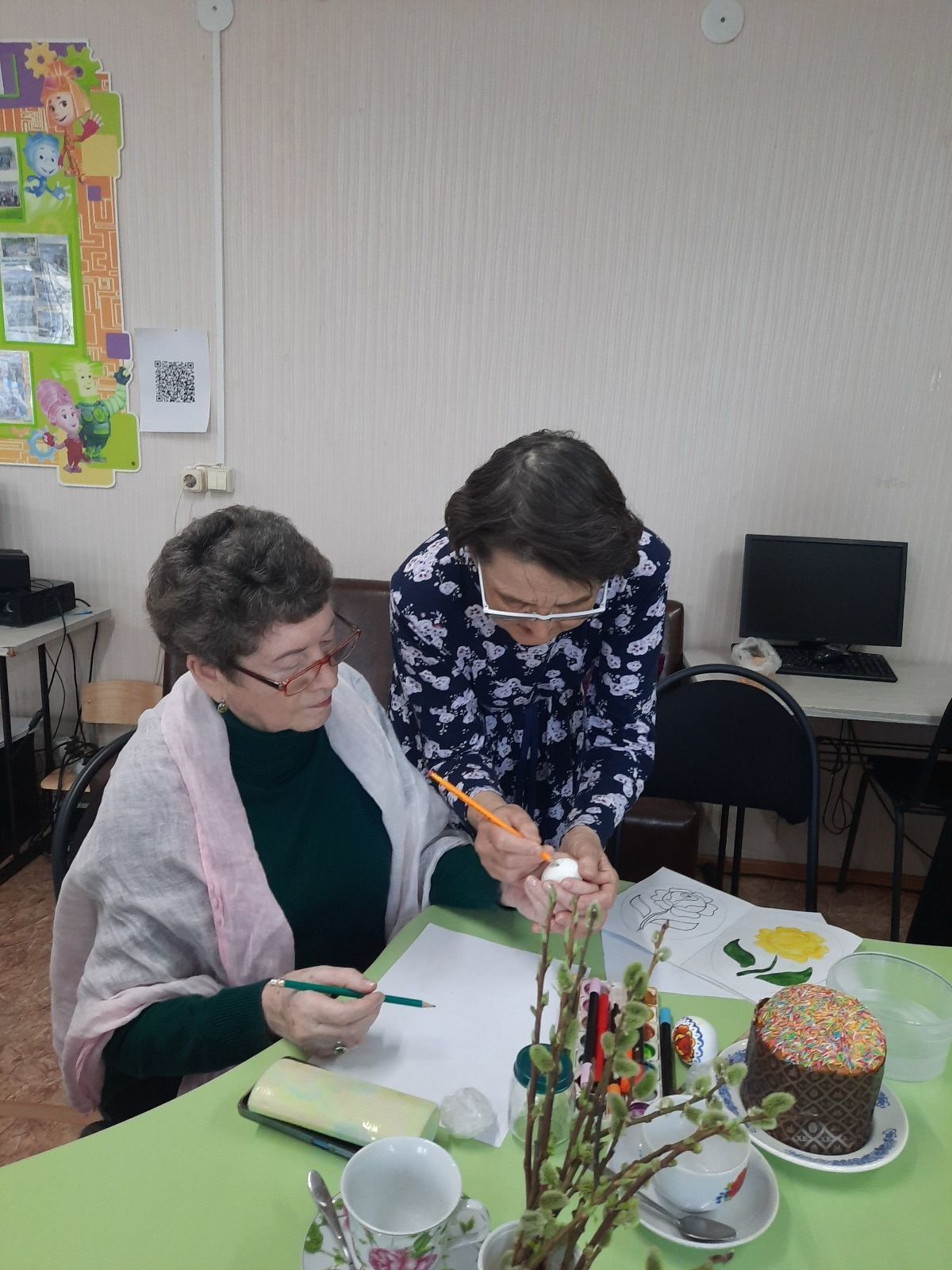 В Агрызской центральной библиотеке состоялся мастер-класс по окрашиванию яиц