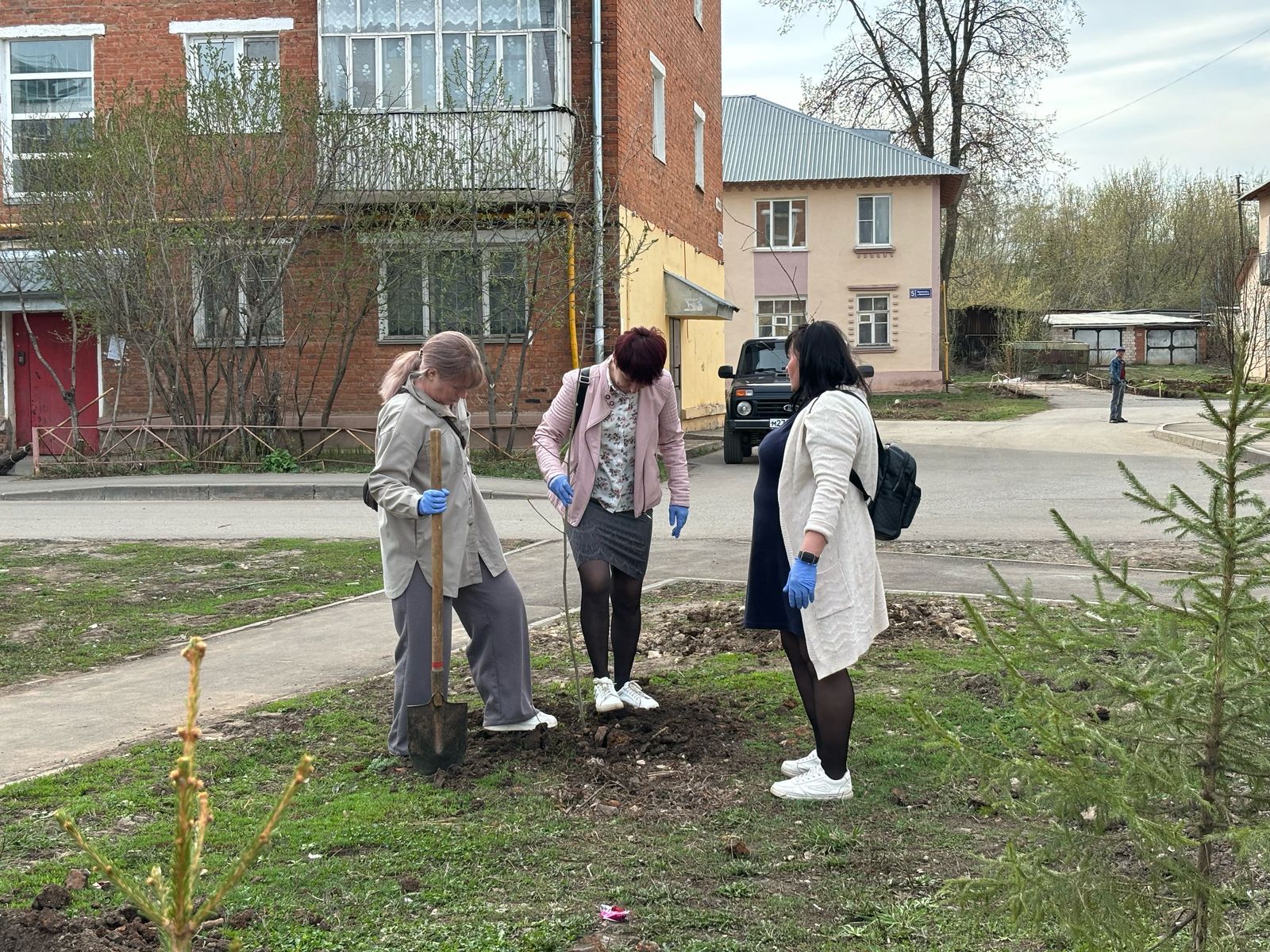 В Агрызе высадили «Сад памяти» в честь героев прошлого и настоящего