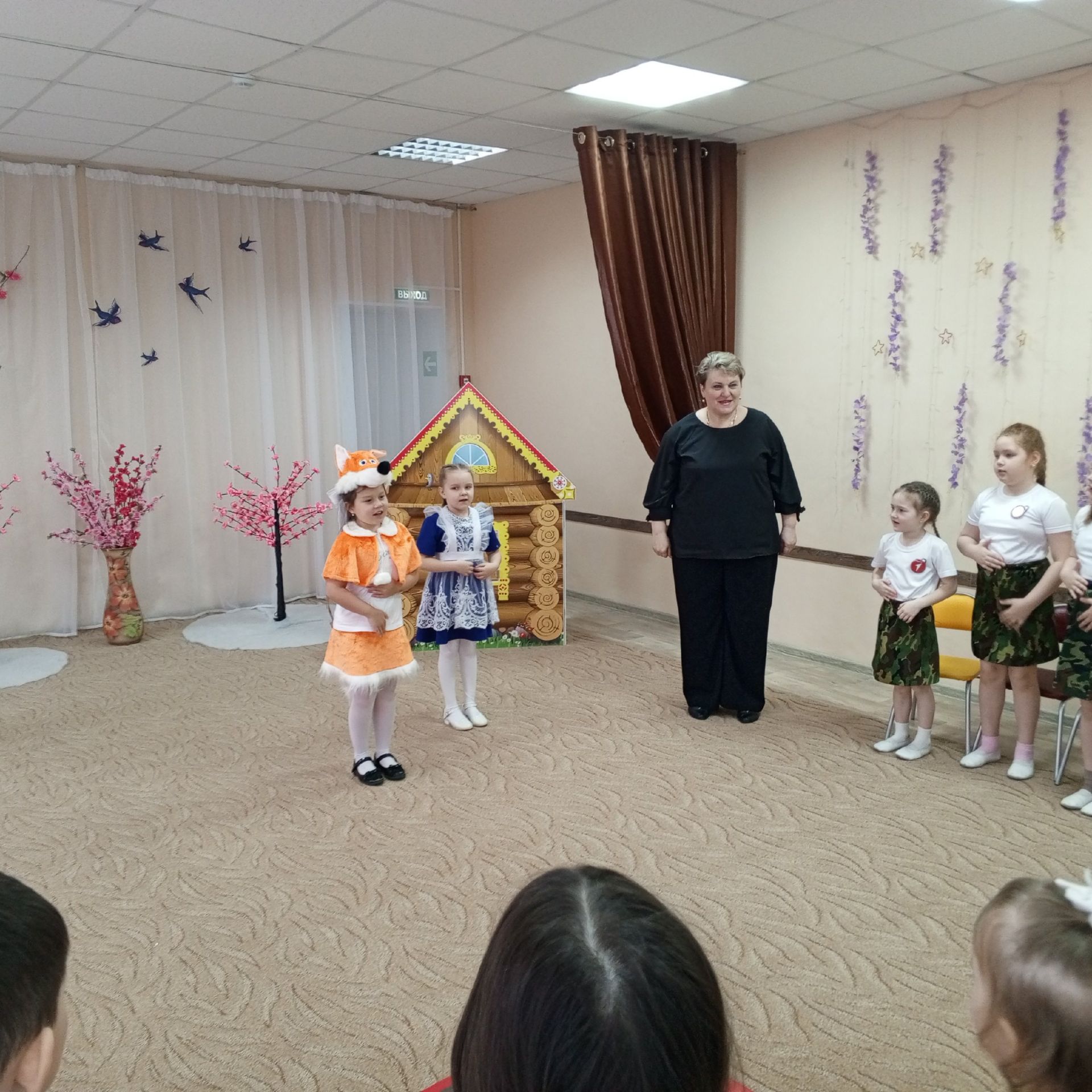 В рамках Недели детской книги первоклассники школы №4 Агрыза отправились в увлекательное сказочное путешествие