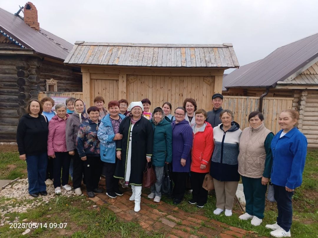 Участники ансамбля «Ош вис-вис» Агрызского района посетили музейно-этнографический комплекс «Марийская усадьба XX века»