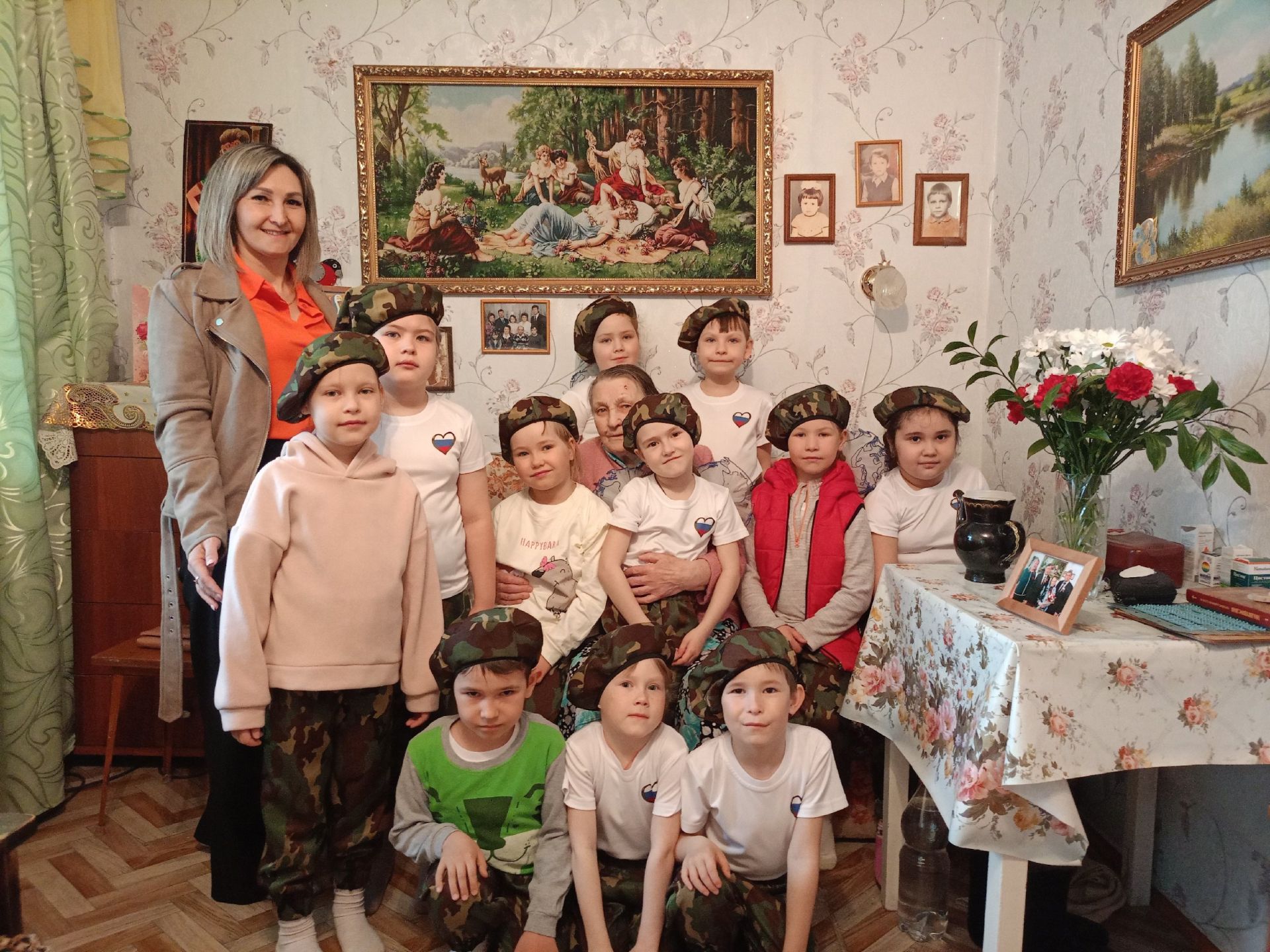 Агрызские кадеты навестили труженицу тыла и сказали «Спасибо!» за Победу