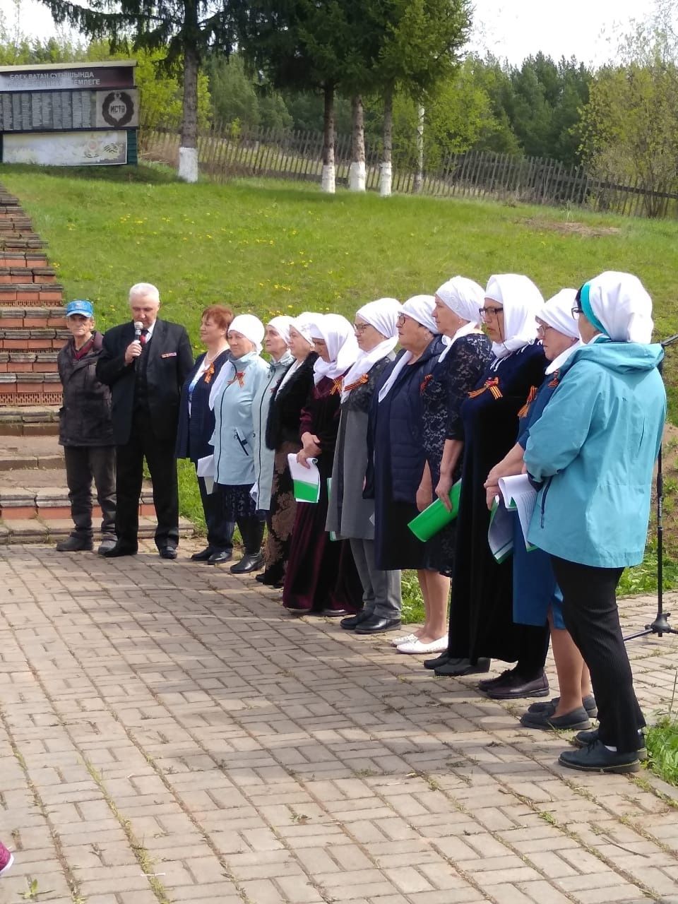 В Крындах торжественно открыли Аллею героев