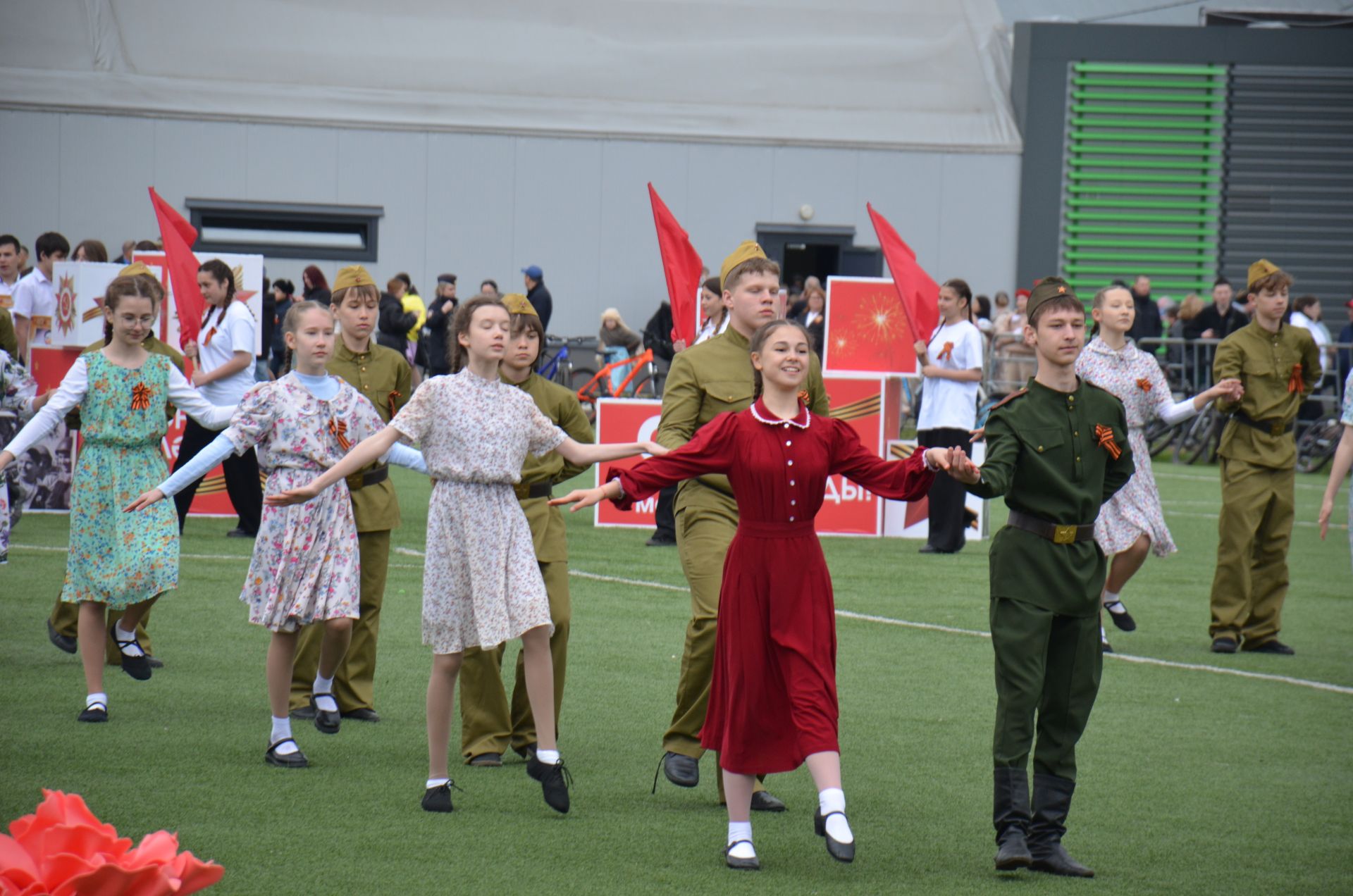 Память жива: в Агрызе представили проникновенное театрализованное представление ко Дню Победы