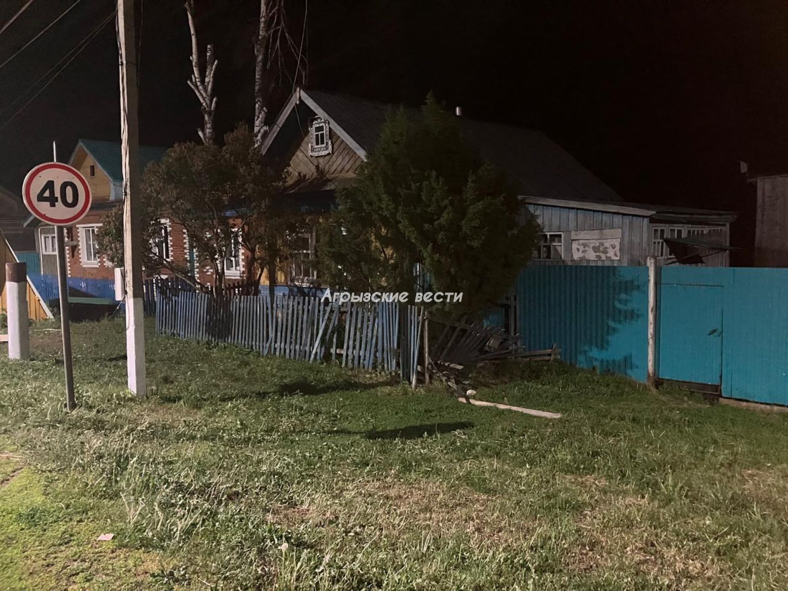Двойной перелом: в Агрызском районе подростки на мотоцикле врезались в забор