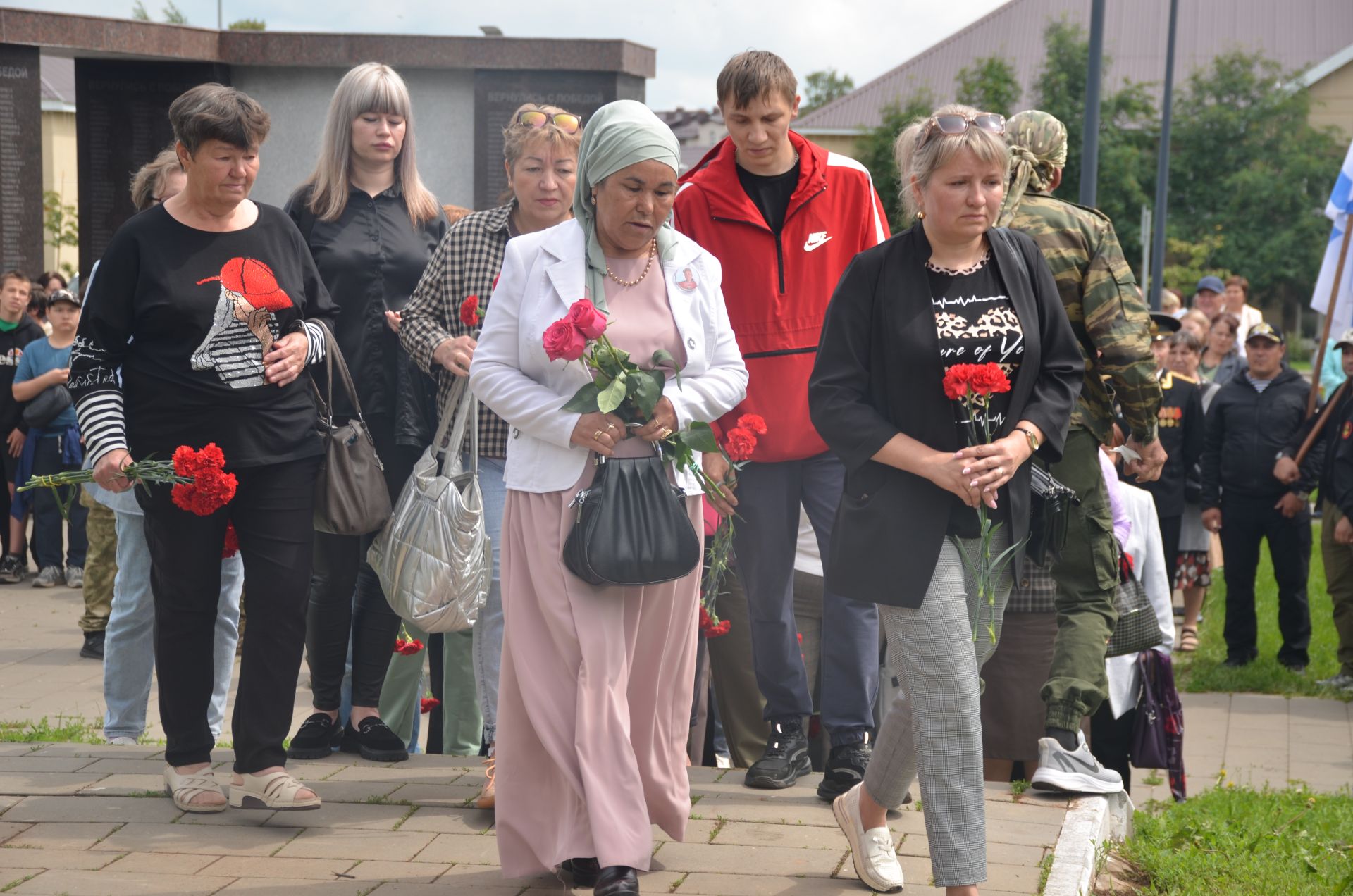 В Агрызе увековечили память героев: открыт обелиск воинам-землякам, павшим в локальных войнах и вооруженных конфликтах
