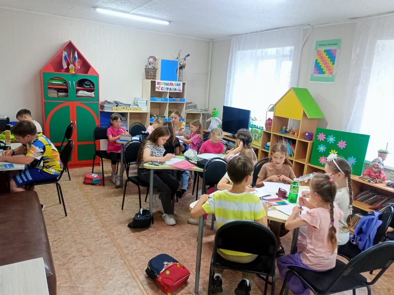 В Агрызе стартовал библиотечный лагерь «Книжная радуга»