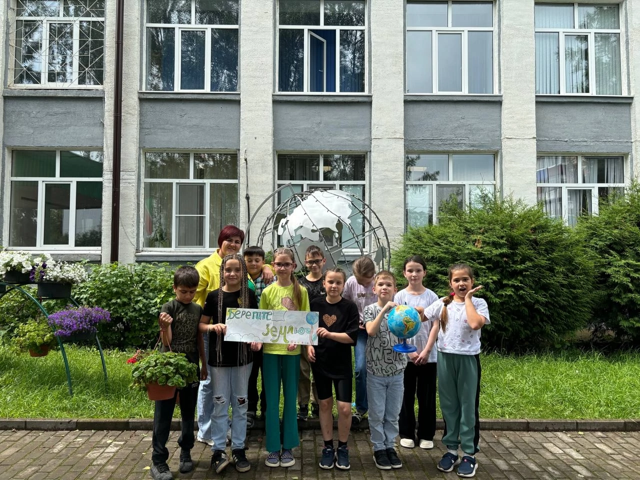 Ученики школы №2 в Агрызе - за бережное отношение к природе