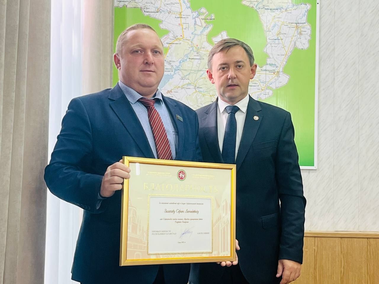 В администрации состоялось торжественное награждение с участием Главы района Ленара Нургаянова
