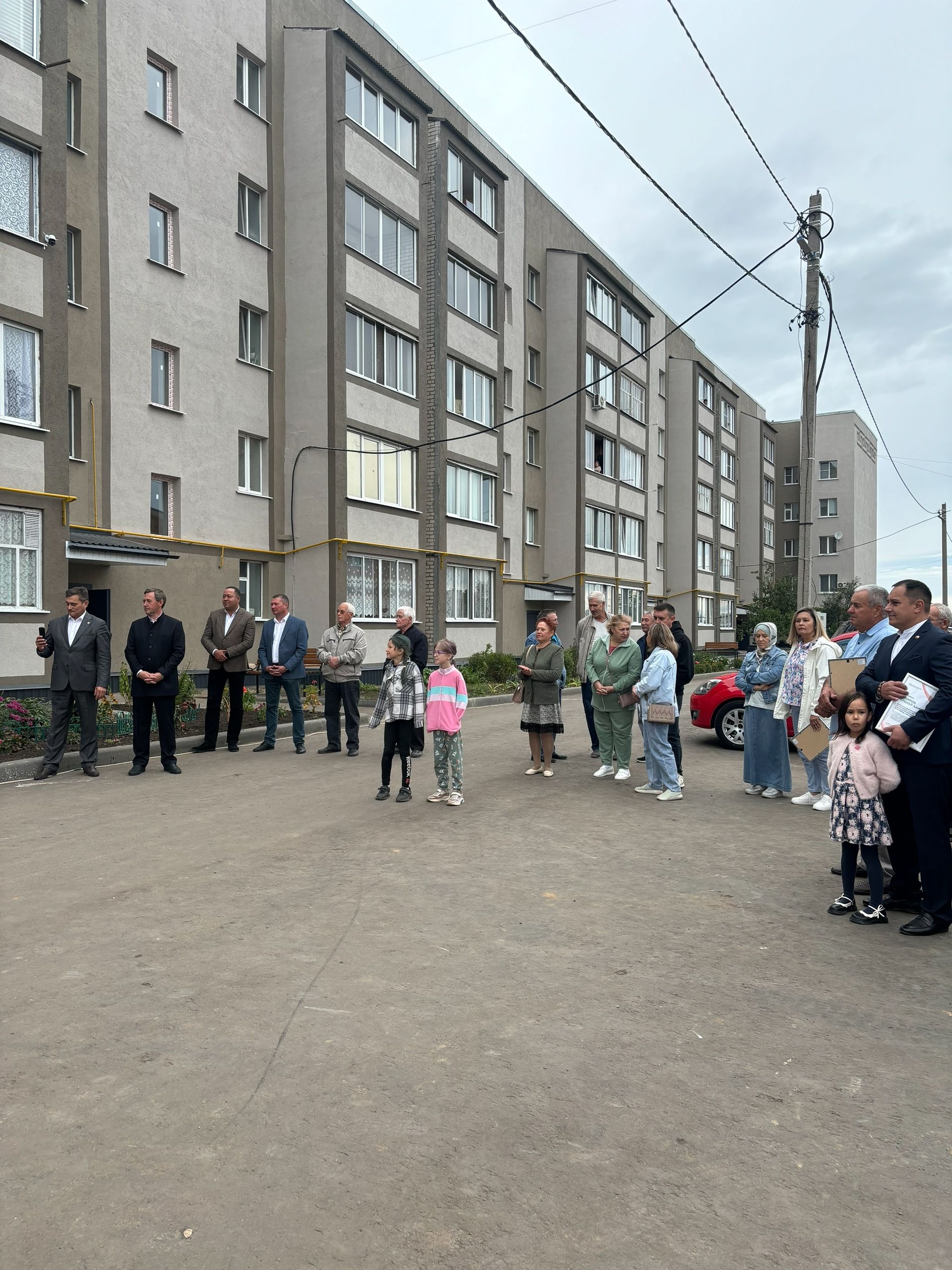 В Агрызе состоялось торжественное открытие обновленного двора по улице 2-й переулок Гагарина, дом №1