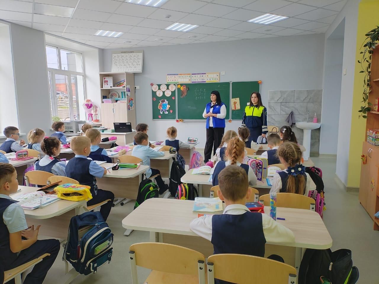 Профилактическая беседа по ПДД для первоклассников состоялась в школе №4