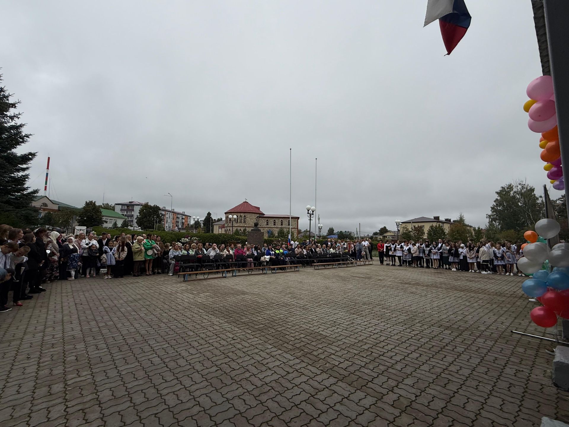 На торжественной линейке в школе №3 говорили о правилах дорожного движения
