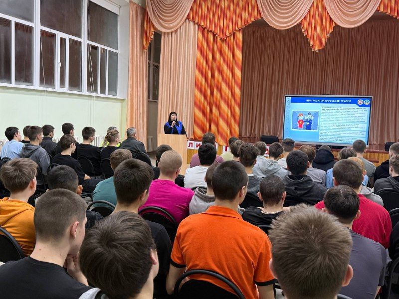 Сотрудники Госавтоинспекции провели профилактическую беседу для студентов в филиале Нижнекамского колледжа транспортной инфраструктуры