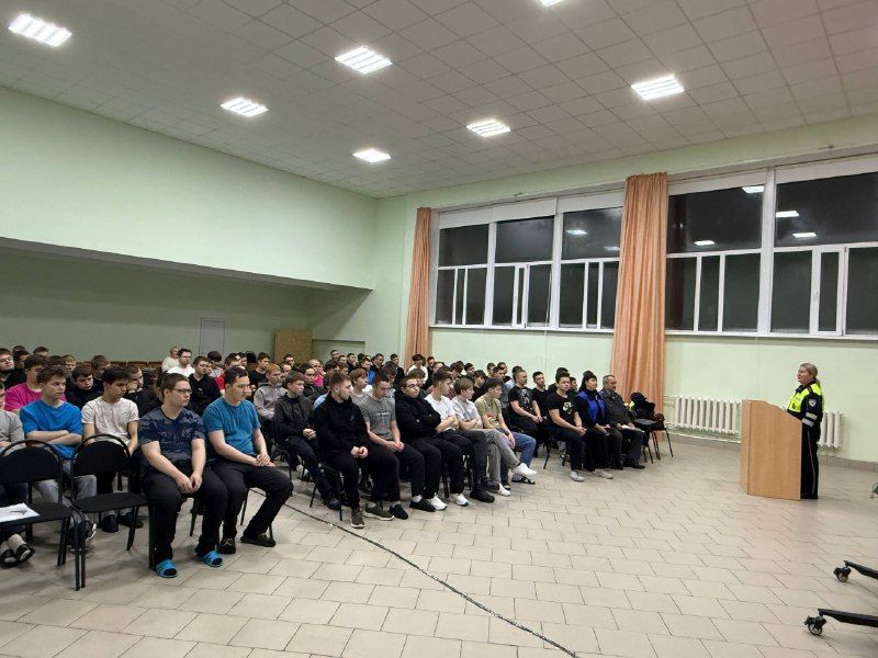 Сотрудники Госавтоинспекции провели профилактическую беседу для студентов в филиале Нижнекамского колледжа транспортной инфраструктуры