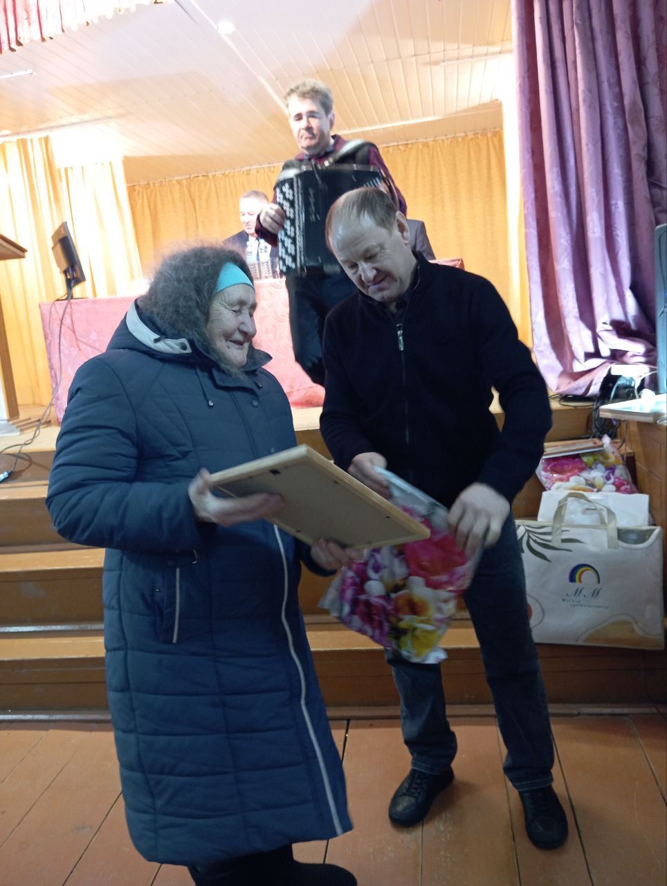 Девятерня авыл җирлегендә узган җыен бүләкләүләргә бай булды