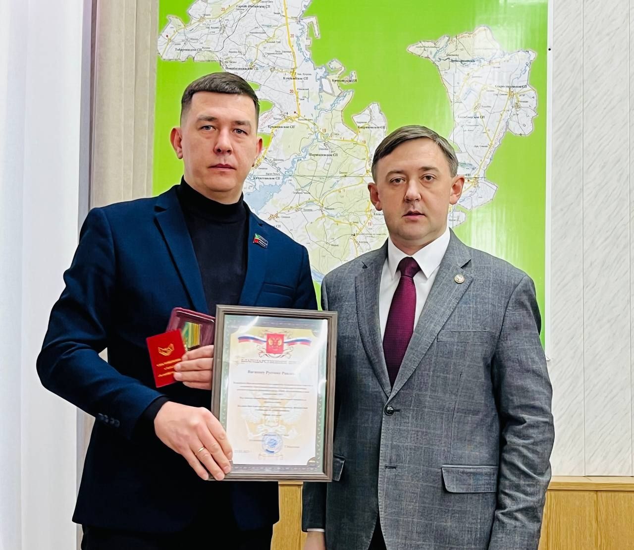 Во благо Родины и района: в Агрызе наградили тех, кто помогает фронту и развивает будущее