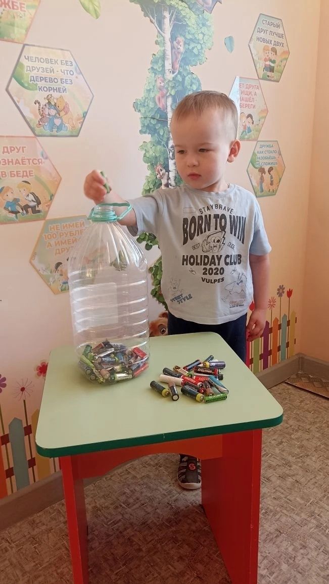 Доброе дело и чистая планета: воспитанники детского сада «Миляуша» собирают крышечки и батарейки