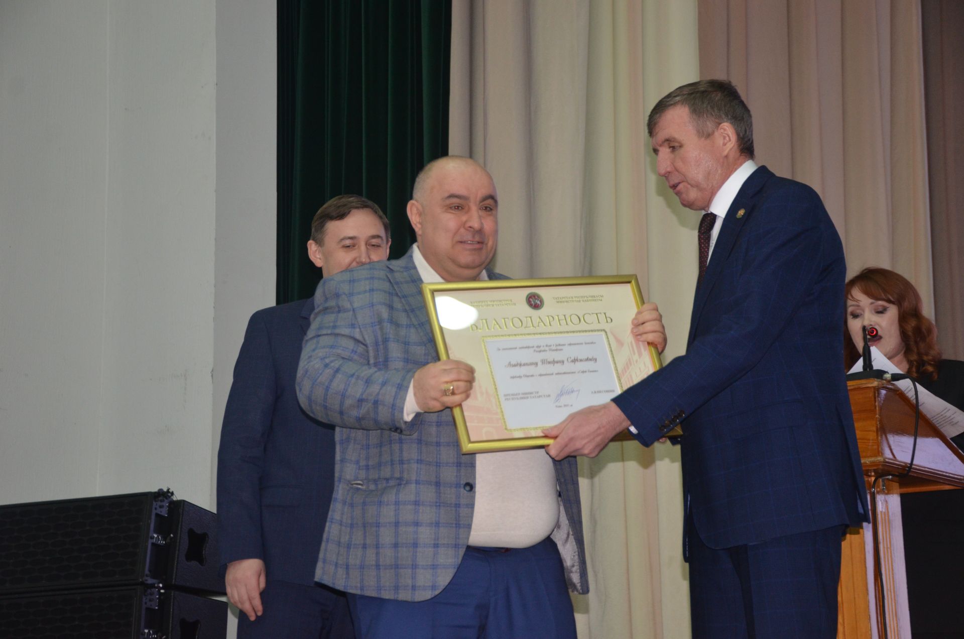 Мидхат Шагиахметов вручил награды жителям Агрызского района