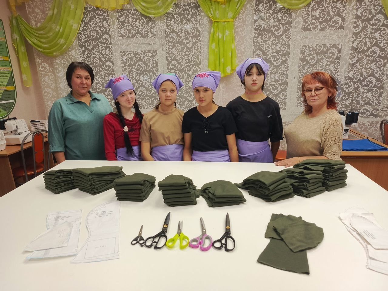 1500 балаклав своими руками: воспитанники приюта «Ласка» шьют для бойцов