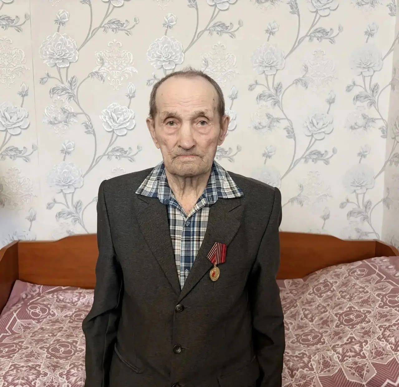 Ветеран труда из Красного Бора Виктор Сизов встретил 95-й день рождения
