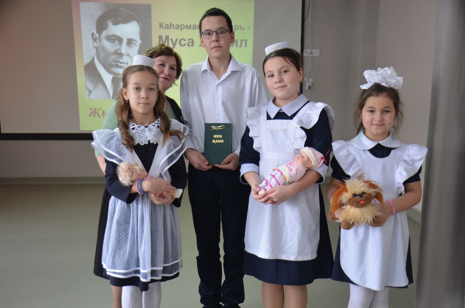 В 4-й школе прошел конкурс чтецов, посвященный Международному дню родного языка и 120-летию со дня рождения Мусы Джалиля