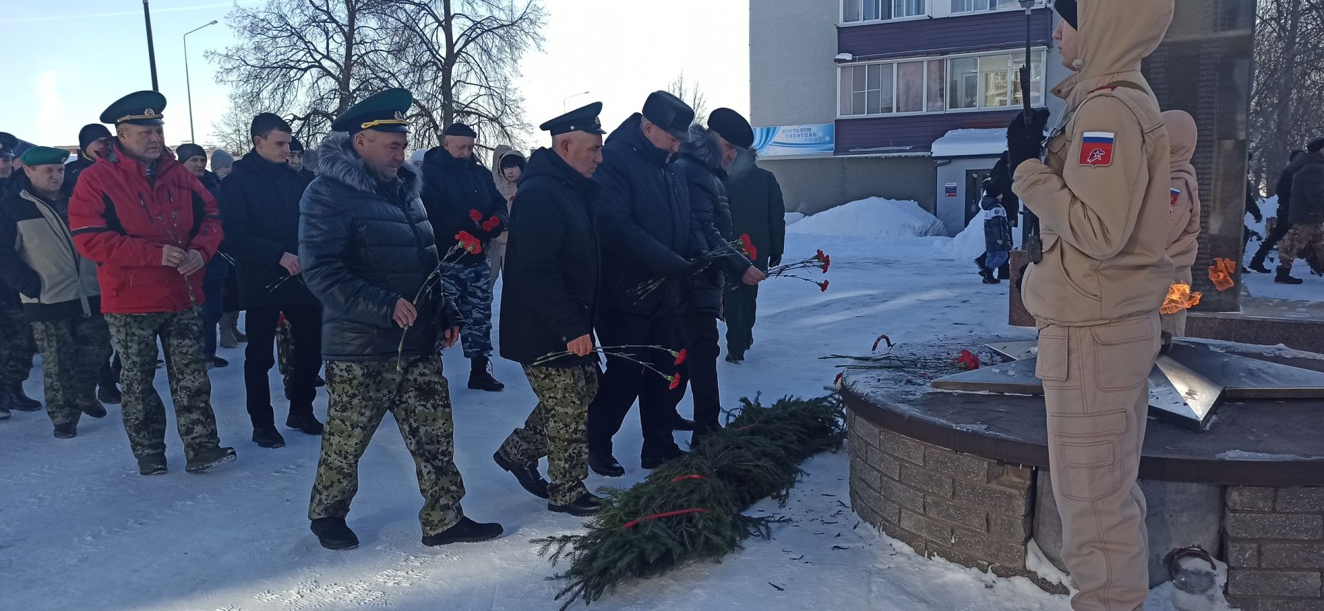 В Агрызе у Вечного огня почтили память защитников Отечества