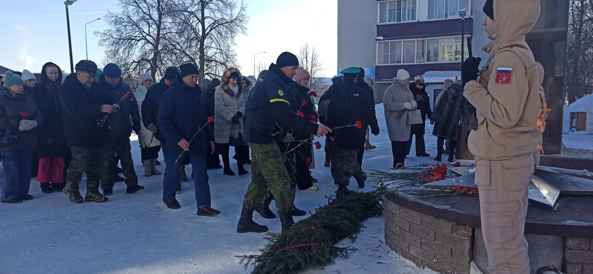 В Агрызе у Вечного огня почтили память защитников Отечества