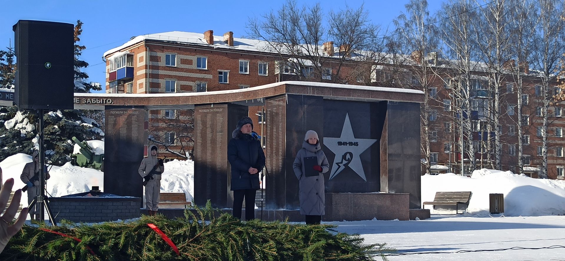В Агрызе у Вечного огня почтили память защитников Отечества