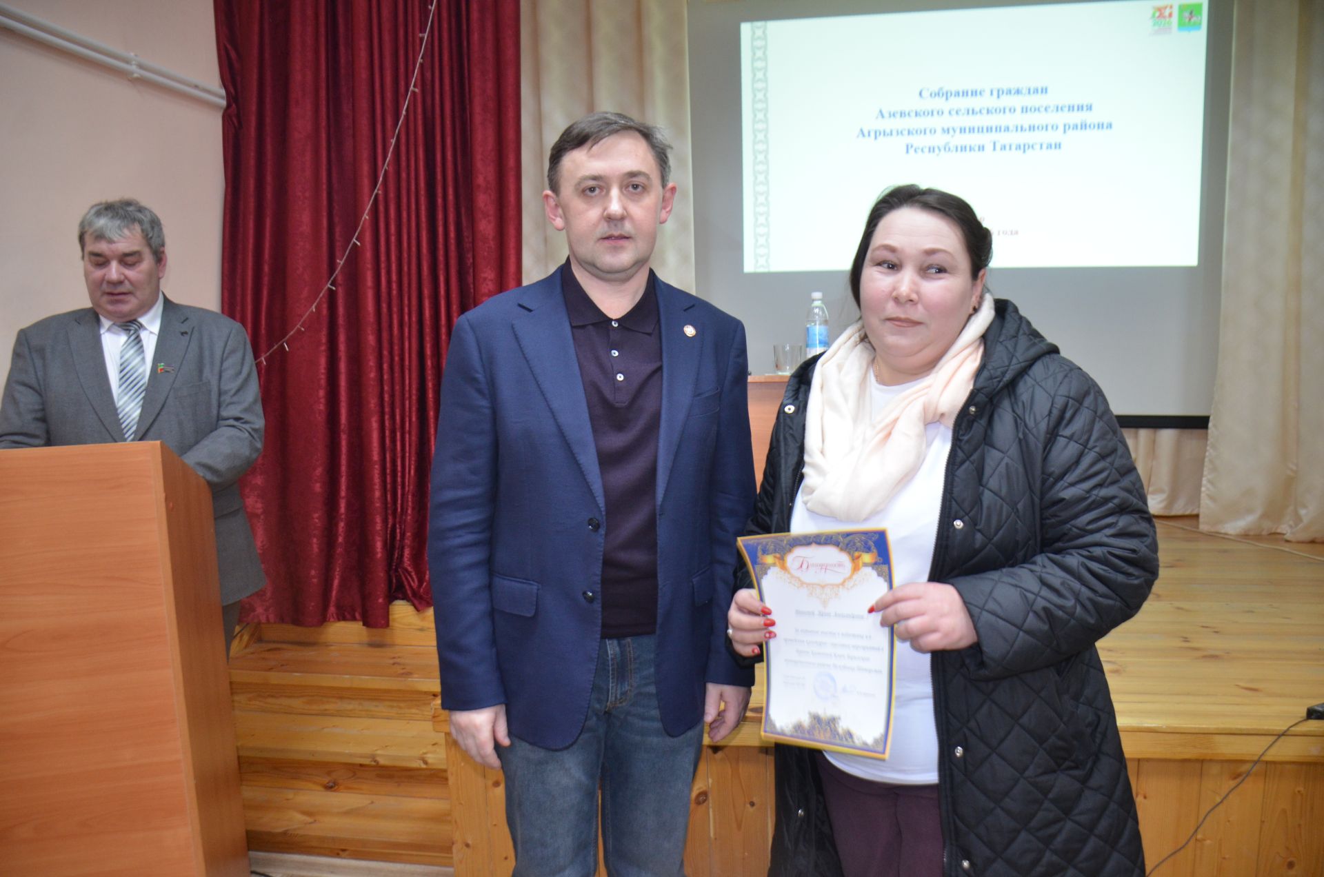 Связь появилась, водопровод обещали: о чем говорили на сходе в Азевском поселении