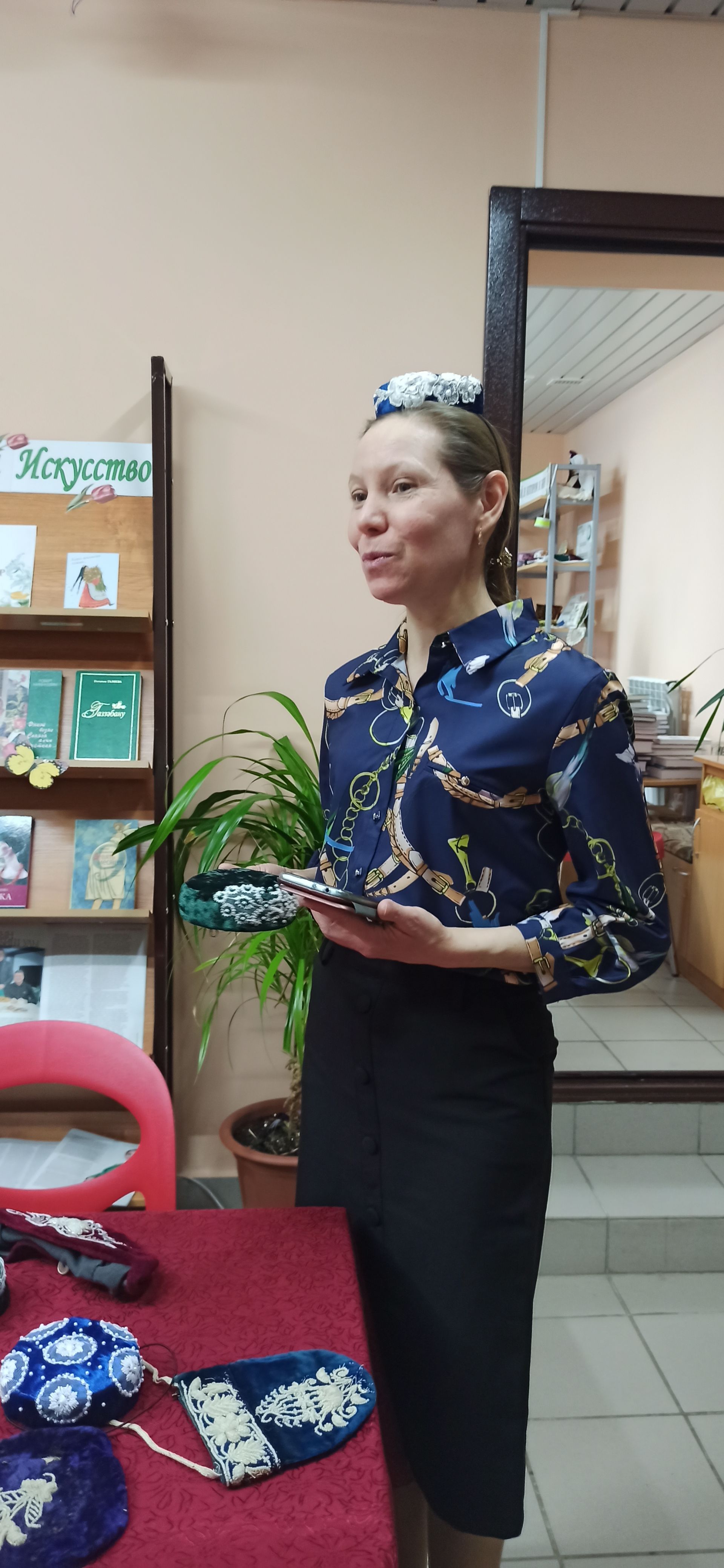 Район үзәк китапханәсендә калфак тегү серләренә өйрәнделәр