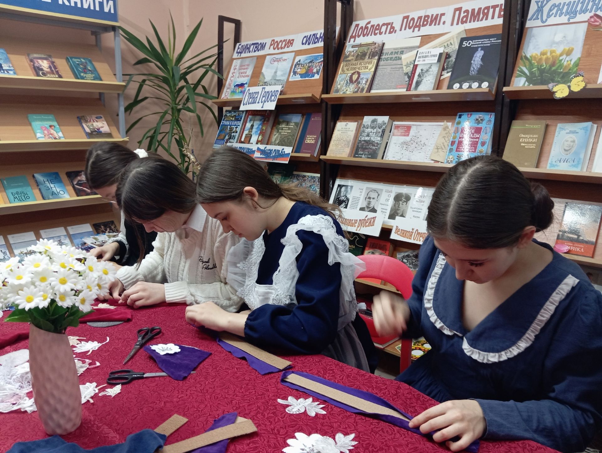 Район үзәк китапханәсендә калфак тегү серләренә өйрәнделәр
