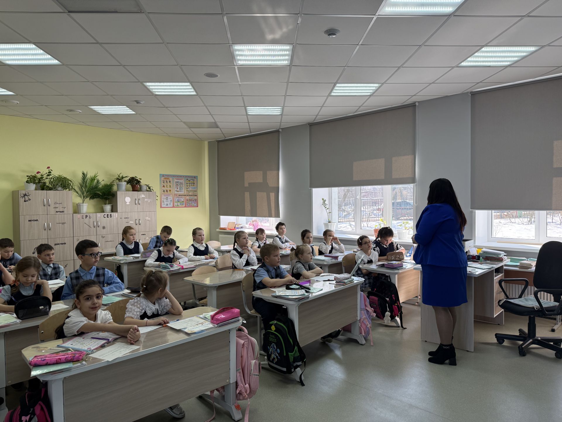 Первоклассникам напомнили о правилах дорожного движения