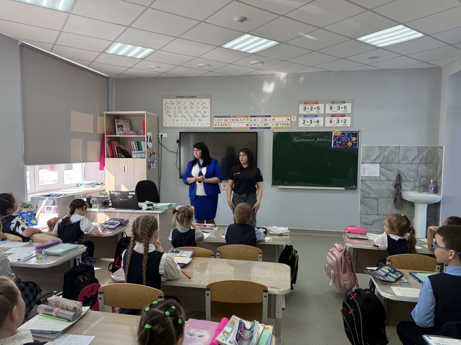 Первоклассникам напомнили о правилах дорожного движения