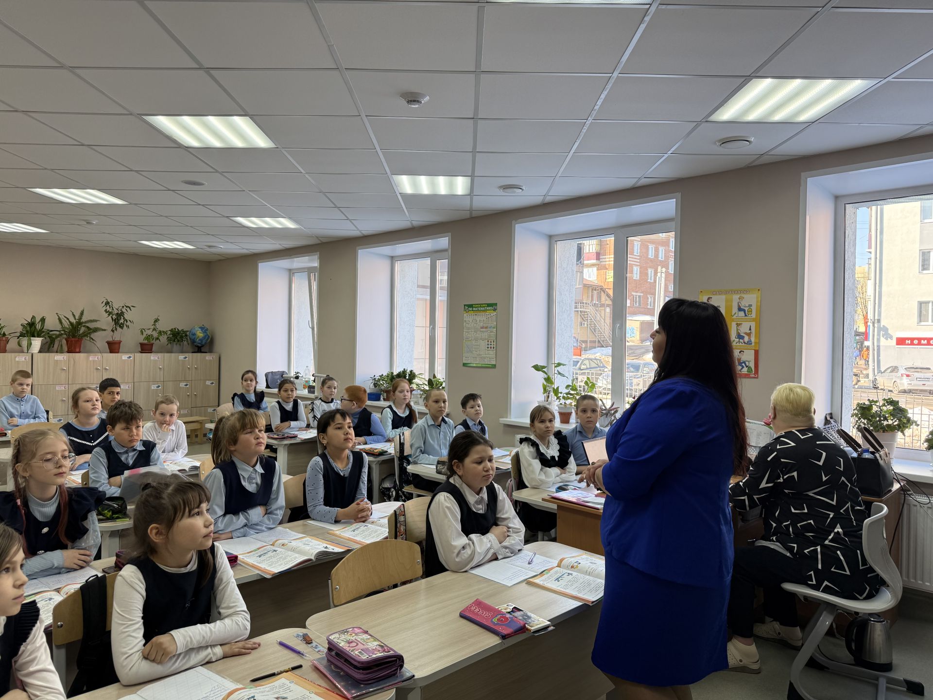 В школе №4 провели урок безопасности для младших школьников