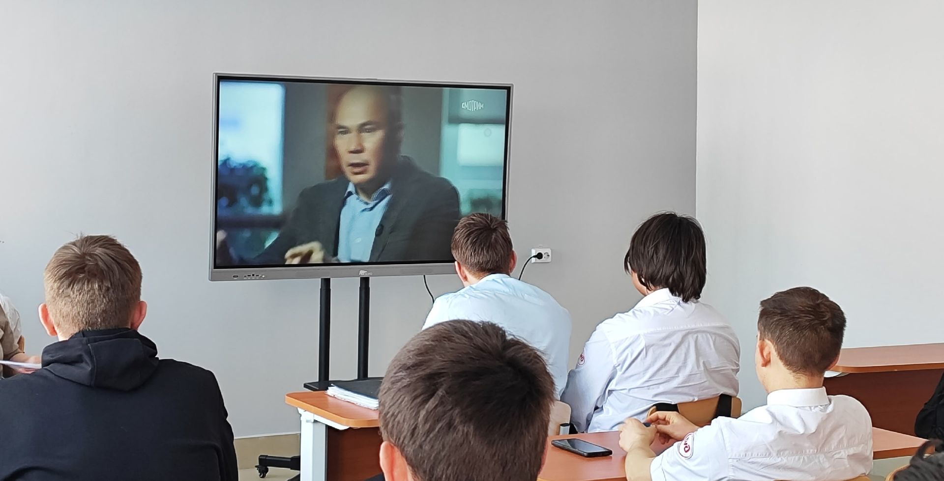 В колледже транспортной инфраструктуры прошли кинопоказы в рамках профилактической работы